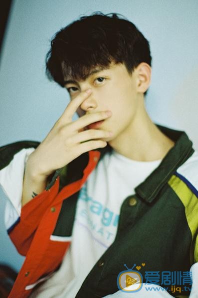 陈鹤一街拍写真 陈鹤一高清写真_陈鹤一高清剧照