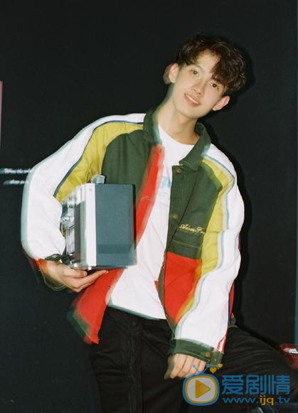 陈鹤一街拍写真 陈鹤一高清写真_陈鹤一高清剧照