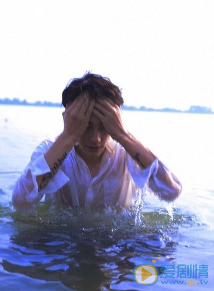 陈鹤一湿身写真 陈鹤一高清写真_陈鹤一高清剧照