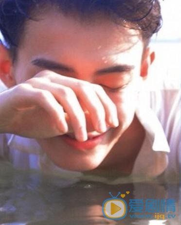 陈鹤一湿身写真 陈鹤一高清写真_陈鹤一高清剧照
