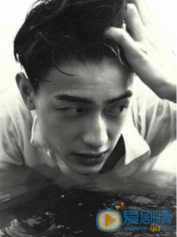 陈鹤一湿身写真 陈鹤一高清写真_陈鹤一高清剧照