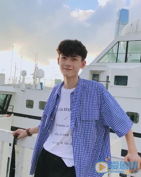 陈鹤一街拍写真 陈鹤一高清写真_陈鹤一高清剧照