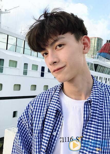 陈鹤一街拍写真 陈鹤一高清写真_陈鹤一高清剧照