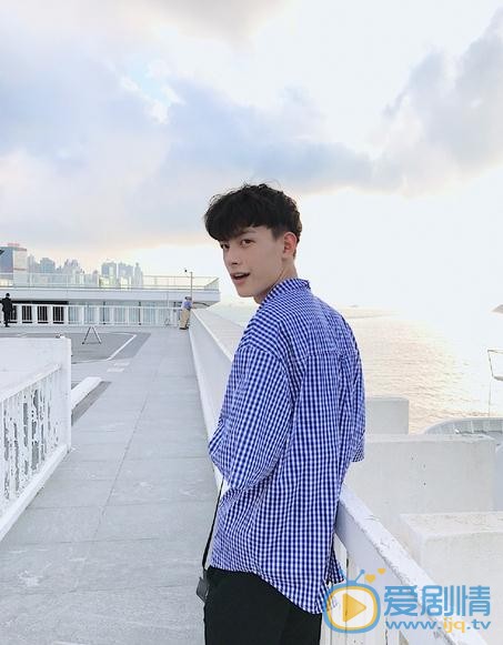陈鹤一街拍写真 陈鹤一高清写真_陈鹤一高清剧照