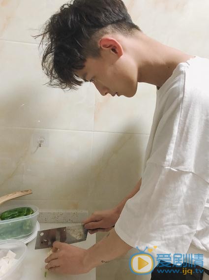 陈鹤一生活照 陈鹤一高清写真_陈鹤一高清剧照