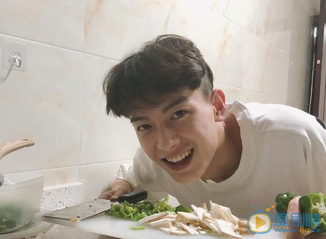 陈鹤一生活照 陈鹤一高清写真_陈鹤一高清剧照