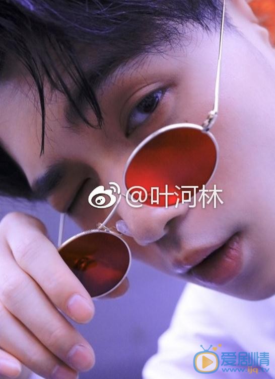 叶河林电梯写真 叶河林高清写真_叶河林高清剧照