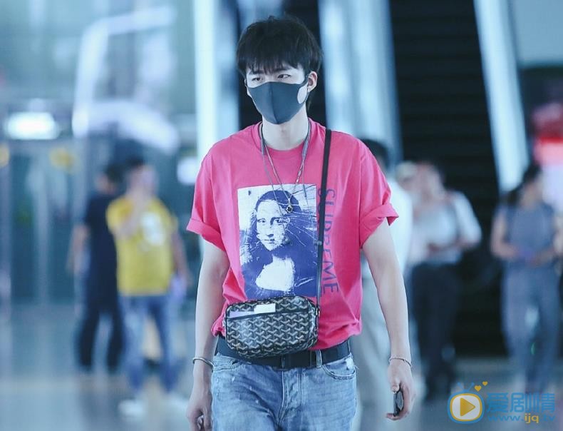 刘宇宁机场路透照 刘宇宁高清写真_刘宇宁高清剧照