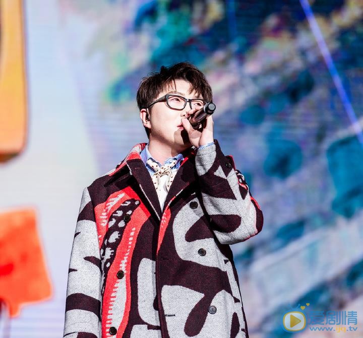 毛不易演唱会照 毛不易高清写真_毛不易高清剧照
