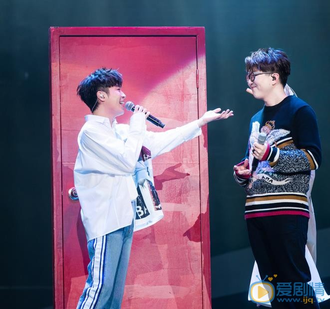 毛不易演唱会照 毛不易高清写真_毛不易高清剧照