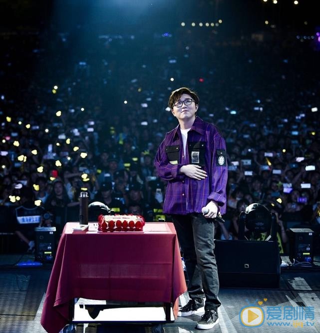 毛不易演唱会照 毛不易高清写真_毛不易高清剧照