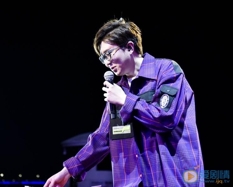毛不易演唱会照 毛不易高清写真_毛不易高清剧照