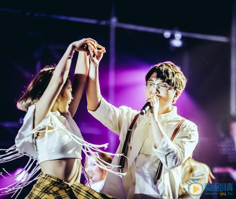 毛不易演唱会照 毛不易高清写真_毛不易高清剧照