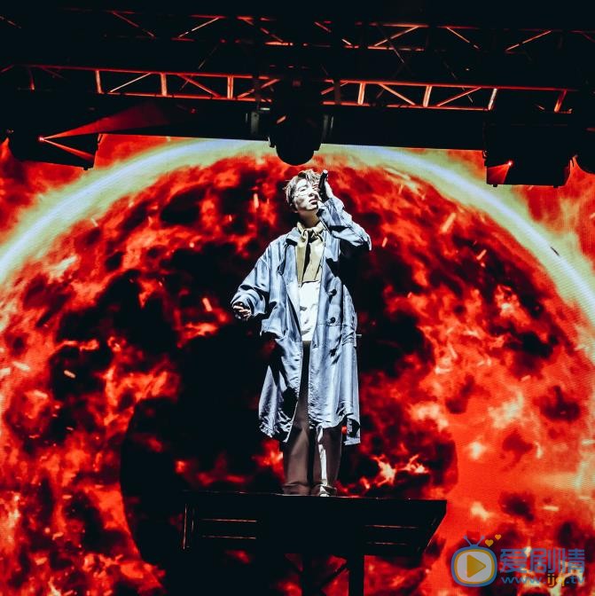 毛不易演唱会照 毛不易高清写真_毛不易高清剧照