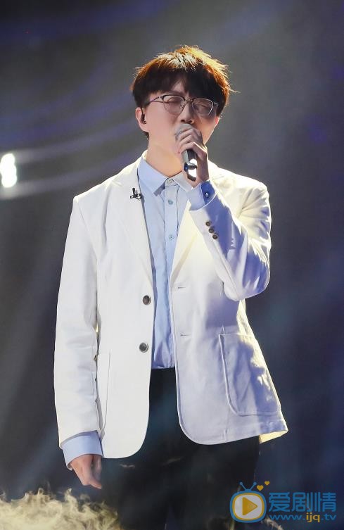 毛不易演唱会照 毛不易高清写真_毛不易高清剧照