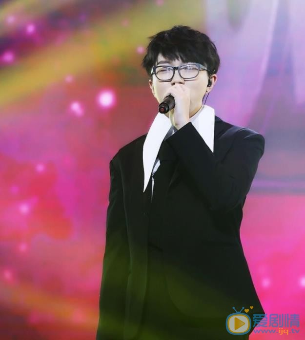 毛不易演唱会照 毛不易高清写真_毛不易高清剧照