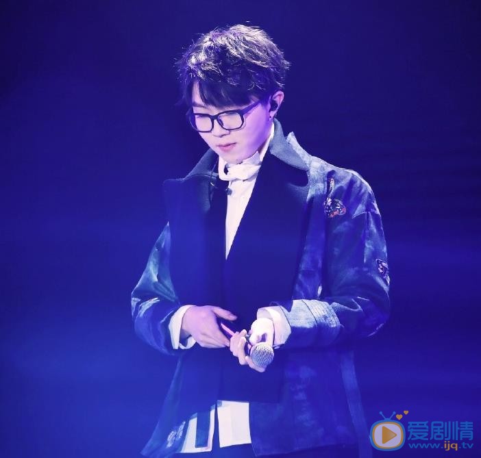 毛不易演唱会照 毛不易高清写真_毛不易高清剧照