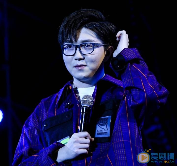 毛不易演唱会照 毛不易高清写真_毛不易高清剧照
