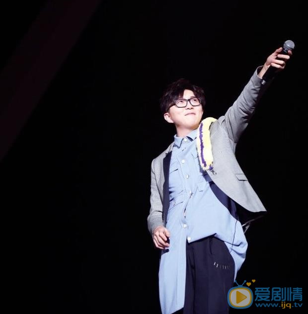 毛不易演唱会照 毛不易高清写真_毛不易高清剧照