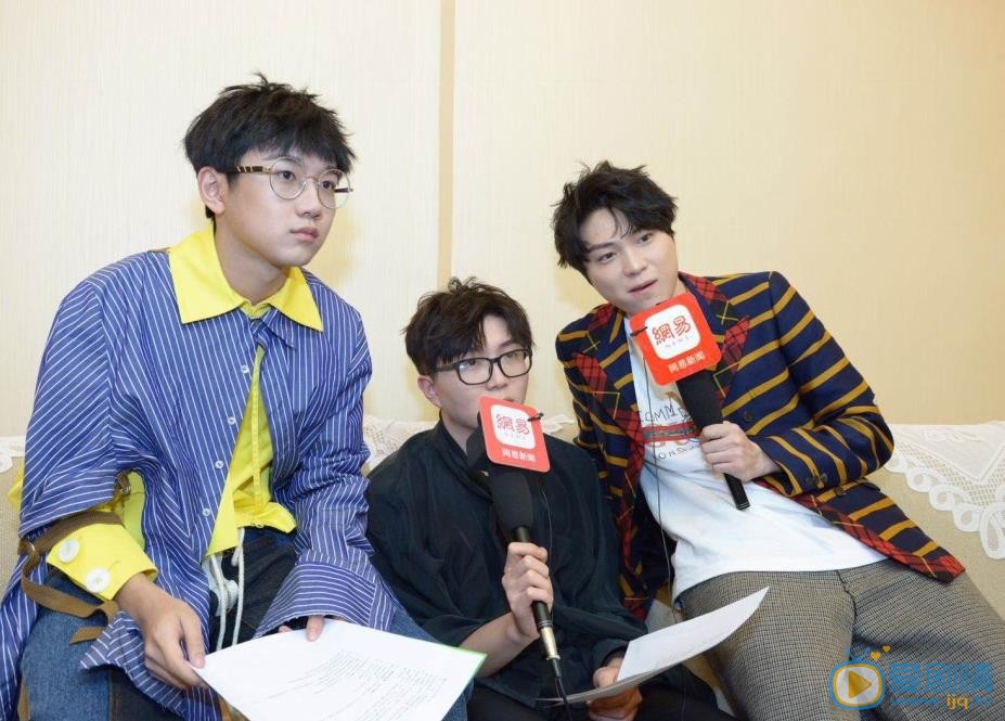 毛不易与他人合照 毛不易高清写真_毛不易高清剧照