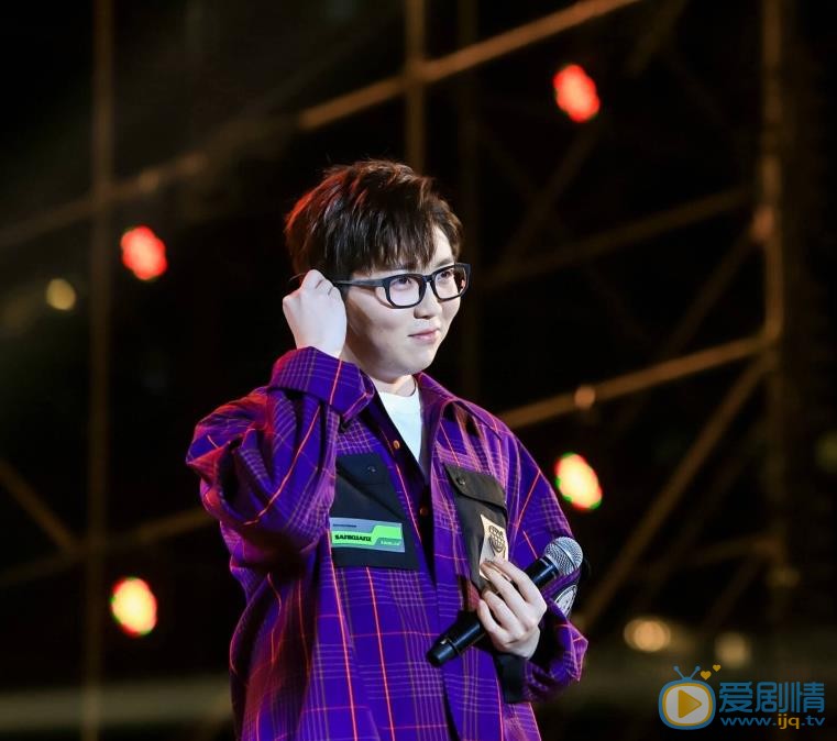 毛不易珠海沙滩音乐节照 毛不易高清写真_毛不易高清剧照