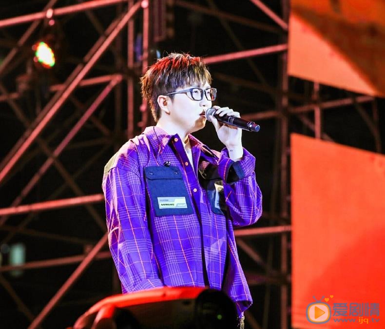 毛不易珠海沙滩音乐节照 毛不易高清写真_毛不易高清剧照
