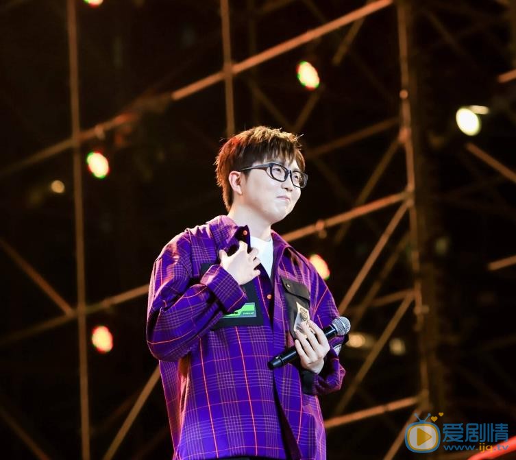毛不易珠海沙滩音乐节照 毛不易高清写真_毛不易高清剧照