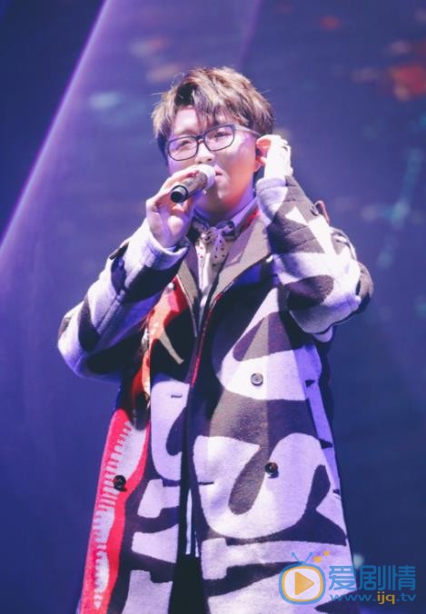 毛不易演唱会照 毛不易高清写真_毛不易高清剧照