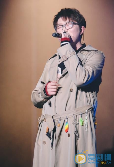 毛不易演唱会照 毛不易高清写真_毛不易高清剧照