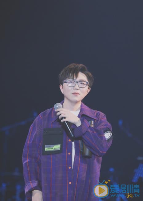 毛不易珠海沙滩音乐节照 毛不易高清写真_毛不易高清剧照