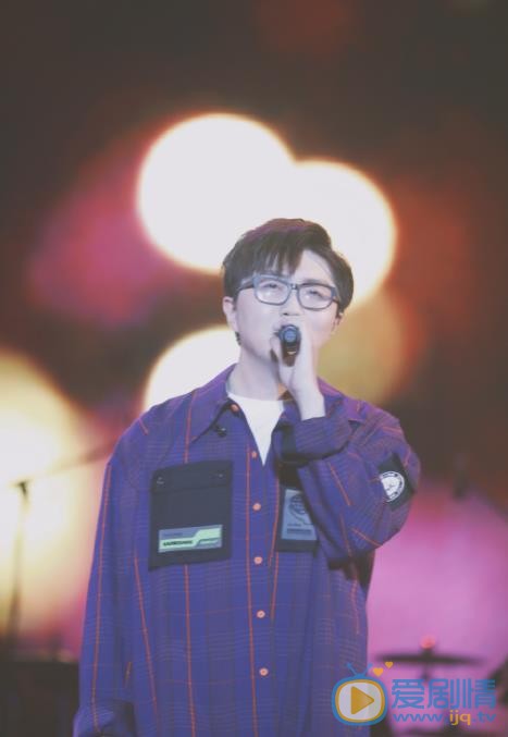毛不易珠海沙滩音乐节照 毛不易高清写真_毛不易高清剧照