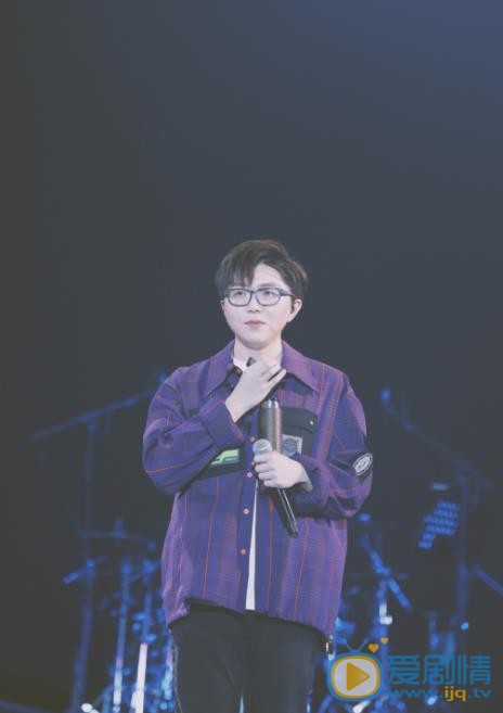 毛不易珠海沙滩音乐节照 毛不易高清写真_毛不易高清剧照