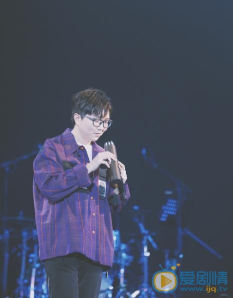 毛不易珠海沙滩音乐节照 毛不易高清写真_毛不易高清剧照