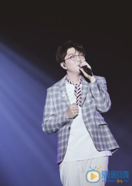 毛不易演唱会照 毛不易高清写真_毛不易高清剧照