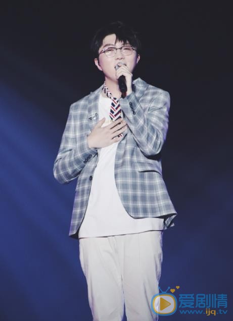 毛不易演唱会照 毛不易高清写真_毛不易高清剧照