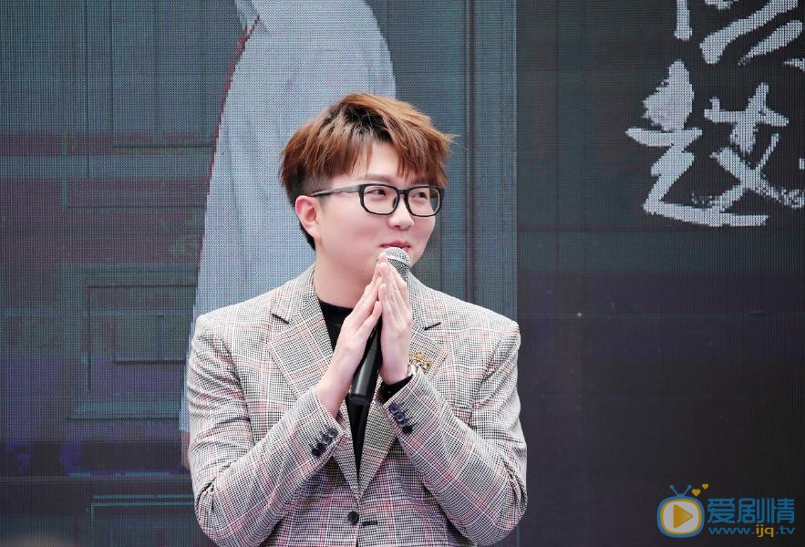 毛不易演唱会照 毛不易高清写真_毛不易高清剧照