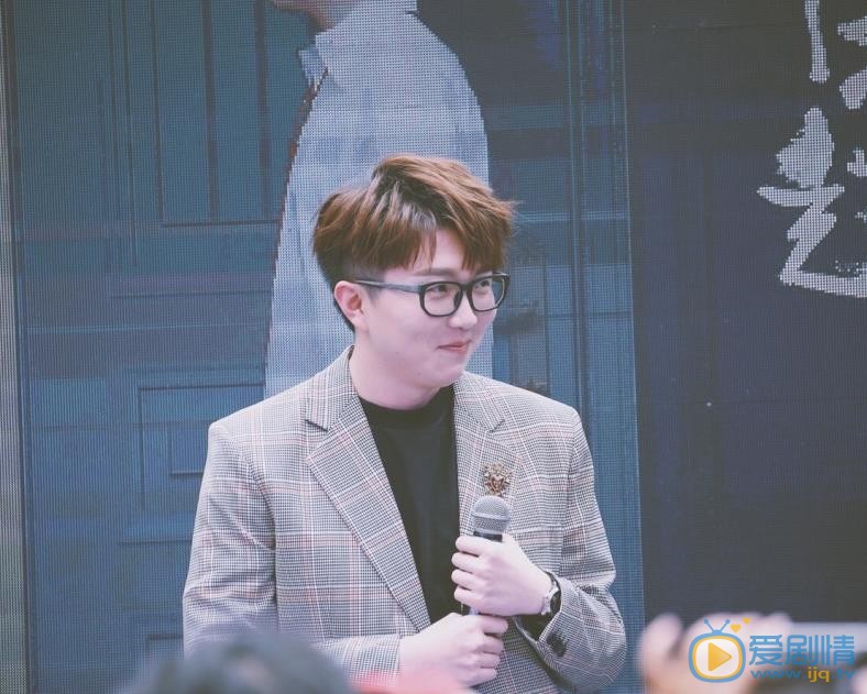 毛不易演唱会照 毛不易高清写真_毛不易高清剧照