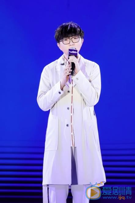 毛不易演唱会照 毛不易高清写真_毛不易高清剧照