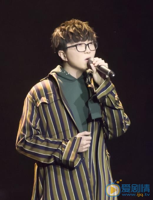 毛不易演唱会照 毛不易高清写真_毛不易高清剧照