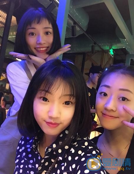 李则慧与人合照 李则慧高清写真_李则慧高清剧照