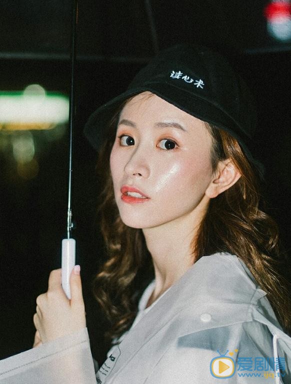 叶斯琦夜色写真 叶斯琦高清写真_叶斯琦高清剧照
