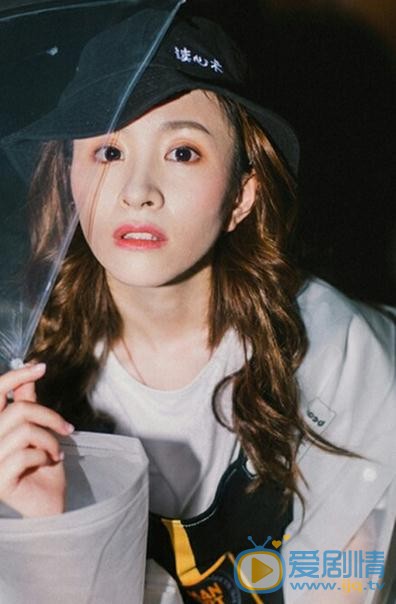 叶斯琦夜色写真 叶斯琦高清写真_叶斯琦高清剧照