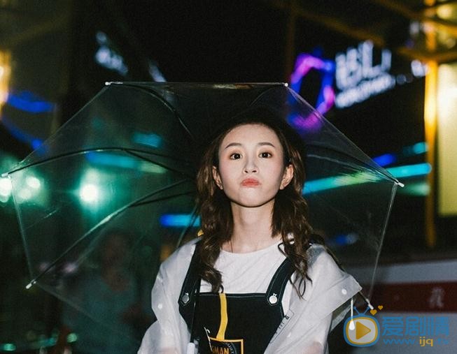 叶斯琦夜色写真 叶斯琦高清写真_叶斯琦高清剧照