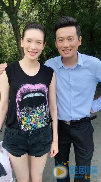 佟晨洁与人合照 佟晨洁高清写真_佟晨洁高清剧照