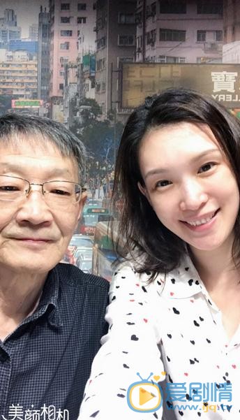 佟晨洁与人合照 佟晨洁高清写真_佟晨洁高清剧照
