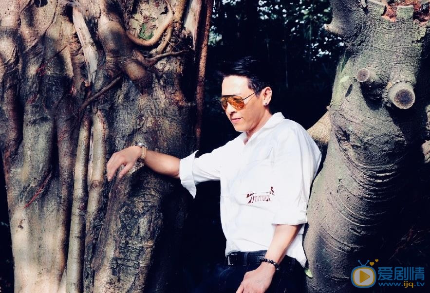 吕颂贤街拍大片 吕颂贤高清写真_吕颂贤高清剧照