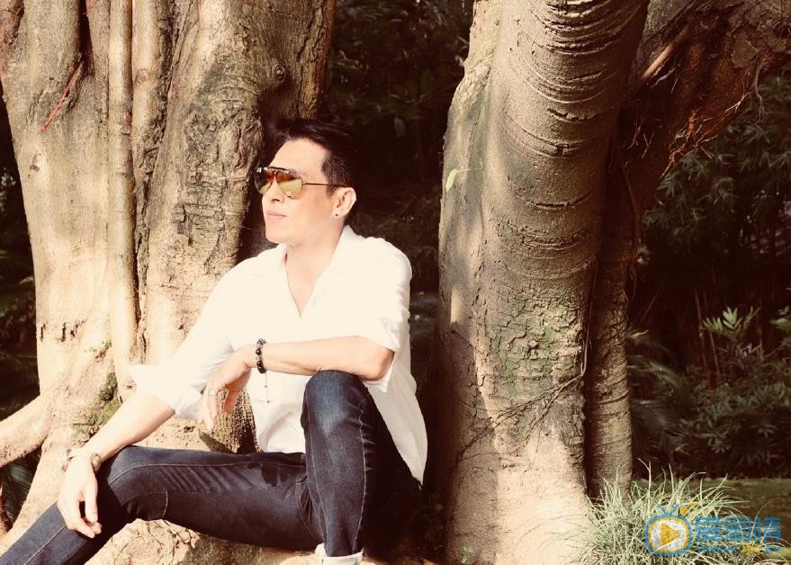 吕颂贤街拍大片 吕颂贤高清写真_吕颂贤高清剧照
