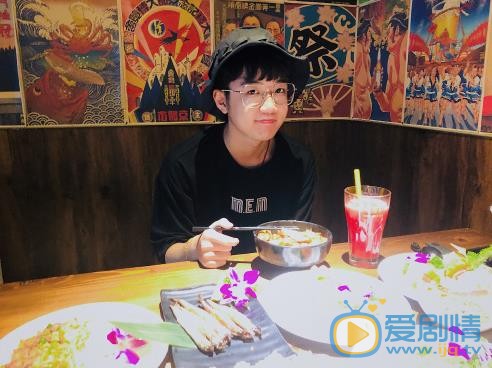 钟易轩生活照 钟易轩高清写真_钟易轩高清剧照
