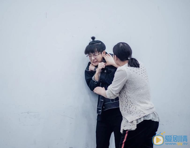 钟易轩与他人合照 钟易轩高清写真_钟易轩高清剧照