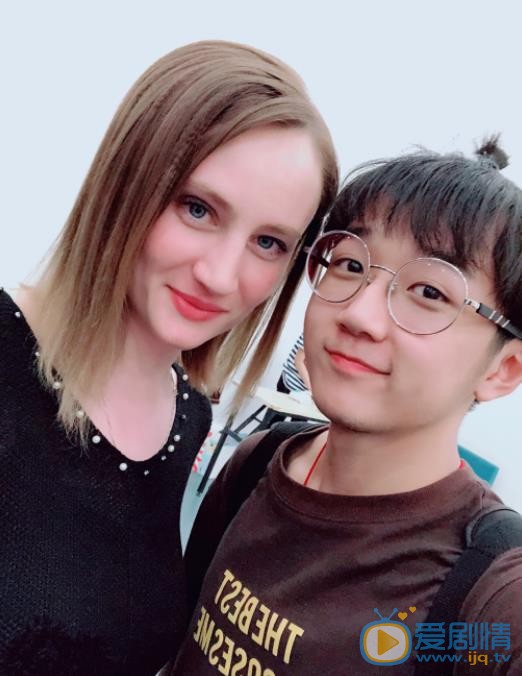 钟易轩与他人合照 钟易轩高清写真_钟易轩高清剧照